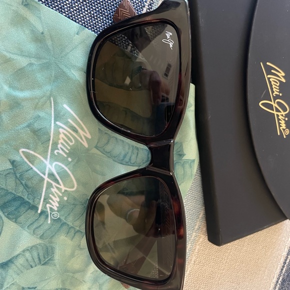 Maui Jim Hanohano Women’s Polarized Sunglasses - Picture 8 of 14